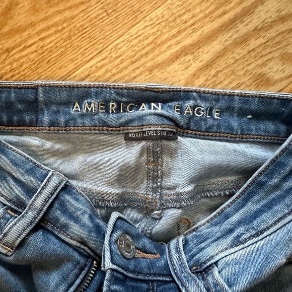 American Eagle Outfitters - Picture 2 of 10